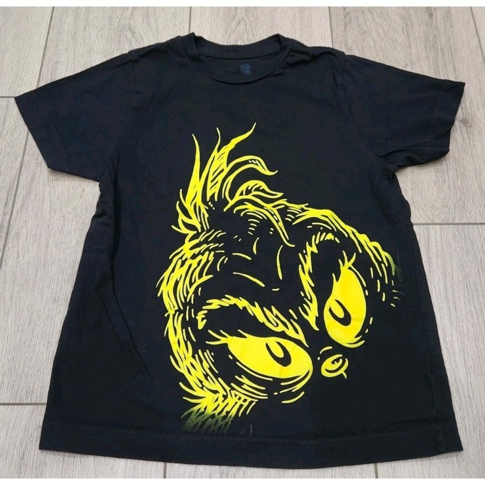 The Grinch Universal Studios Youth Small Graphic Tee Shirt Christmas